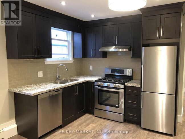 Photo du bâtiment - 211-211 St Clements Ave