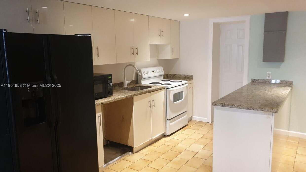Foto principal - 13210 NE 3rd Ave