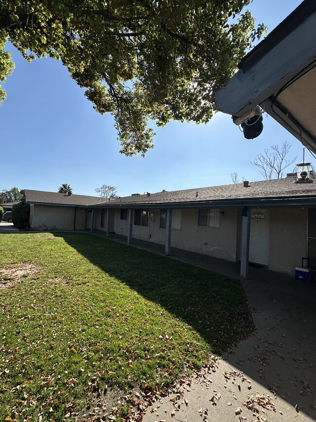 Building Photo - 33 W Santa Ana Ave