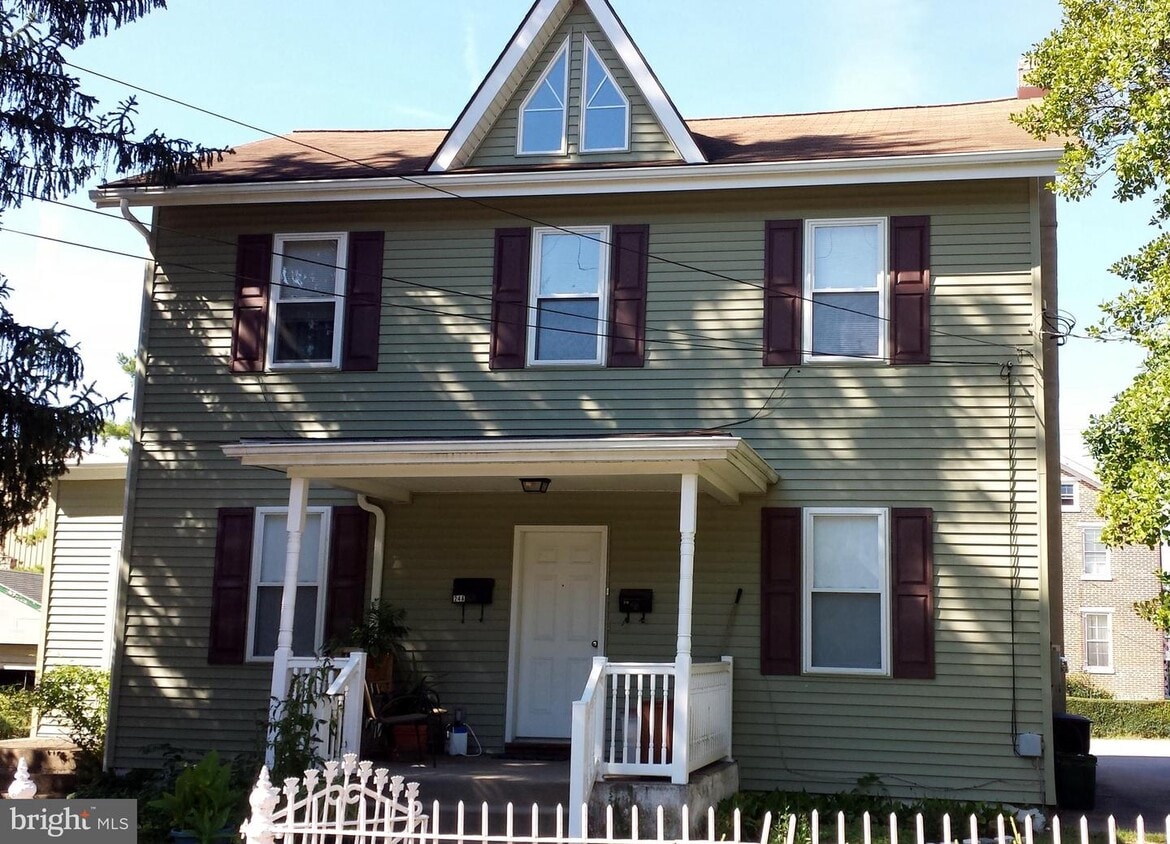 24 Green St Unit B, Christiana, PA 17509 Apartment for Rent in