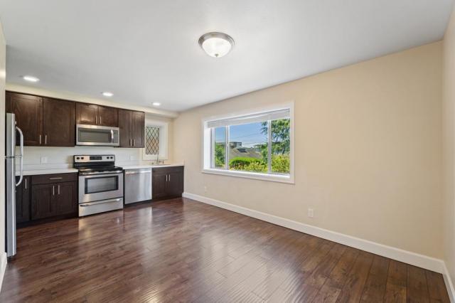 Building Photo - 3 bedroom in Seattle WA 98102