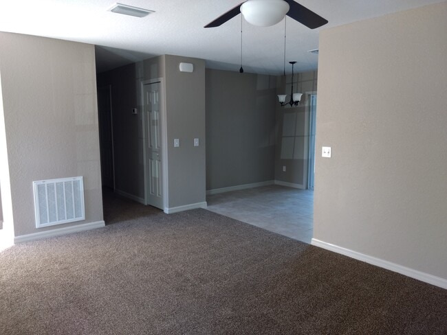 Foto del edificio - Apply for Free and Save $300 on this 3BR/2...