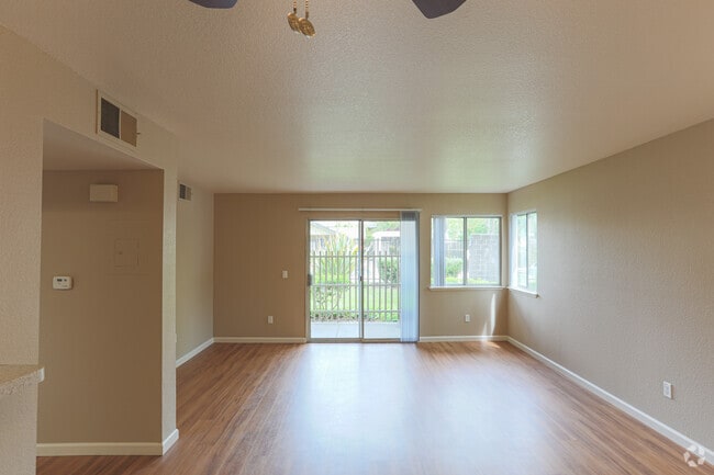 1BR, 1BA - 686 SF - The Meadows