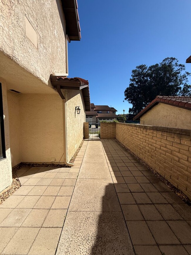 Foto del edificio - Beautiful Two Story Orcutt Town Home in th...
