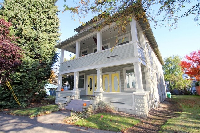 Building Photo - 3628-3634 SE Milwaukie Ave