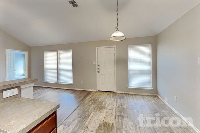 Building Photo - 4200 Agate Dr