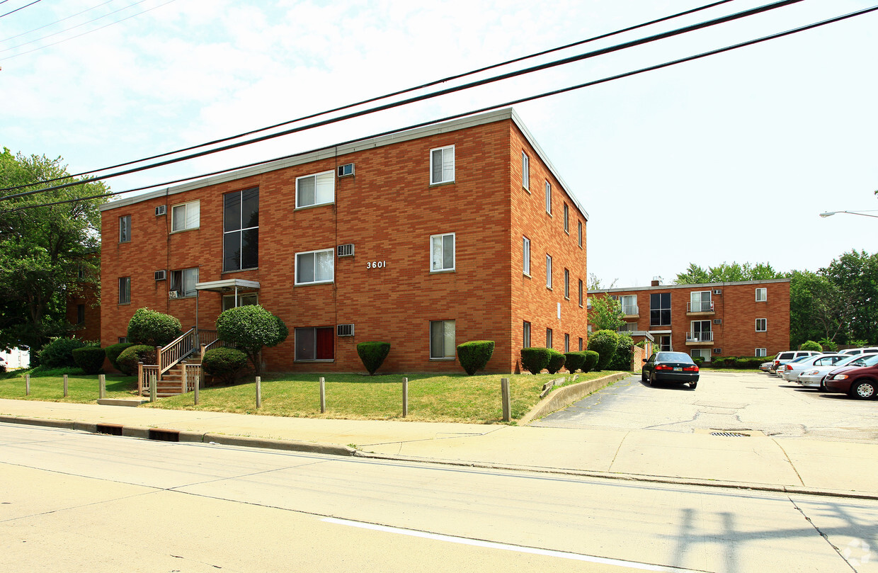 Primary Photo - Highland Manor Apartments