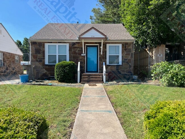 Charming 2 Bedroom - Charming 2 Bedroom House