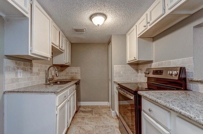 Building Photo - 9520 Pagewood Ln