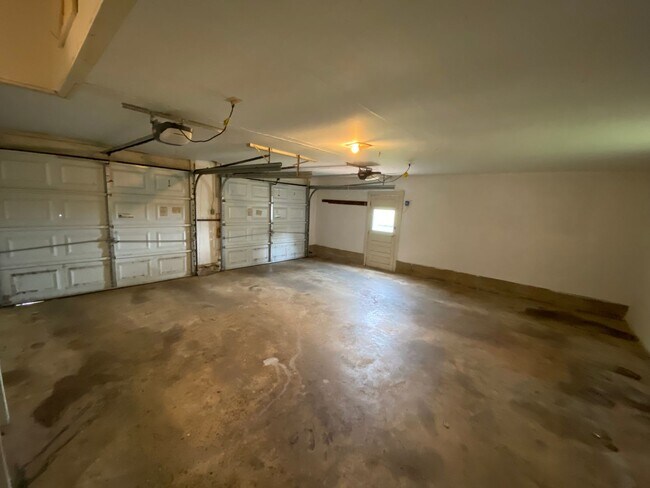 Building Photo - Single Family Home