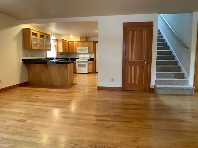 Foto del edificio - Three bed home with Den/Office in beautifu...
