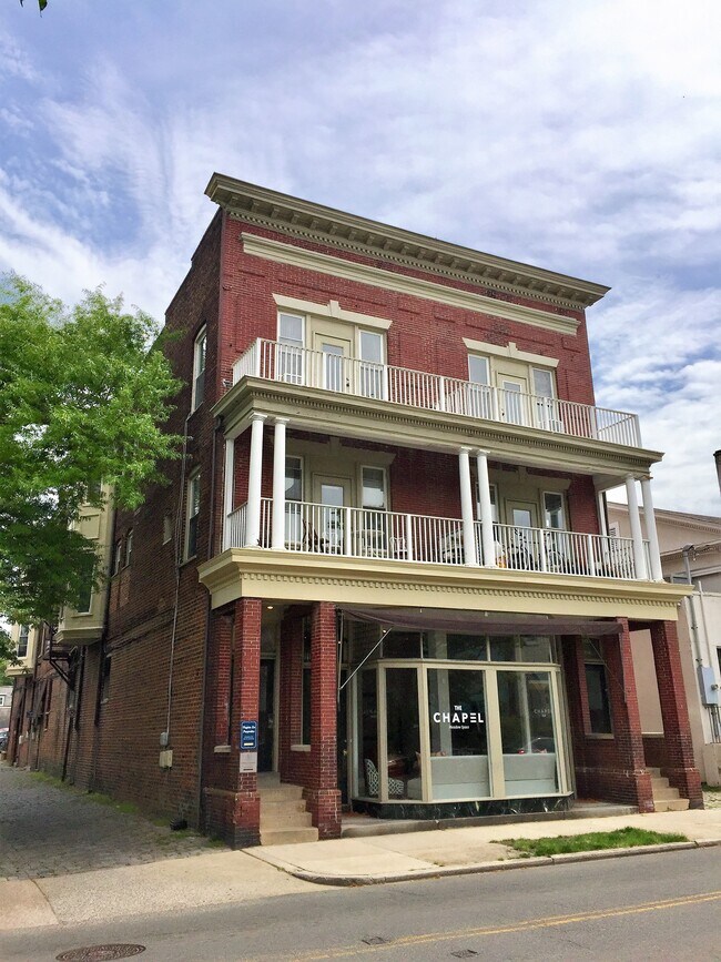Building Photo - 511 N Meadow St