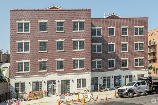 Building Photo - 1652 Stillwell Ave