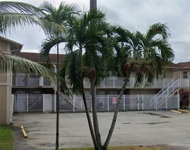 Building Photo - 2560 W 60th St