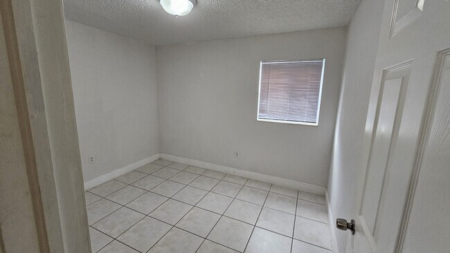Building Photo - 3201 SW 98th Ave