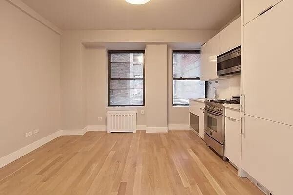 Foto del edificio - 308 W 30th St