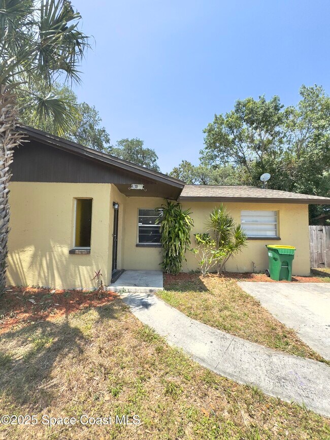 Building Photo - 2466 Uranus Dr
