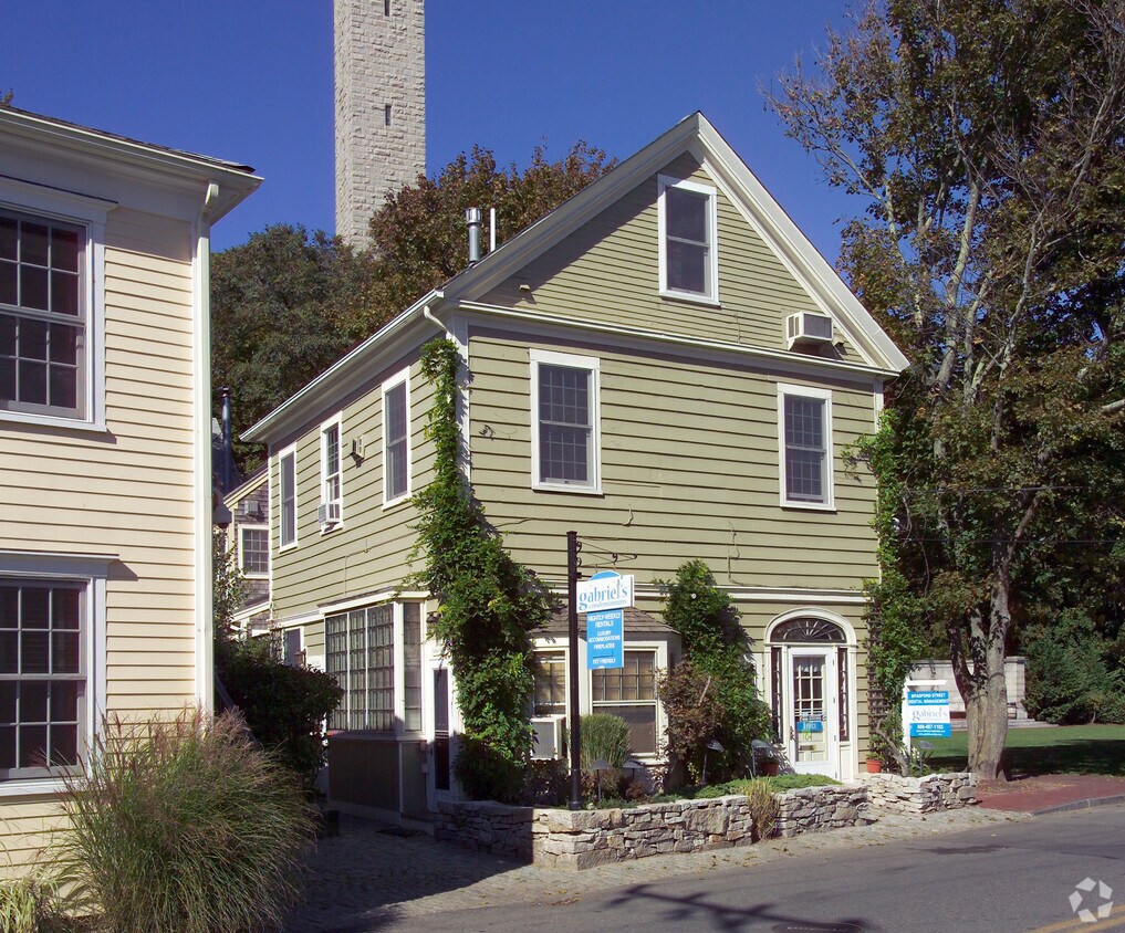 Primary Photo - 104 Bradford St