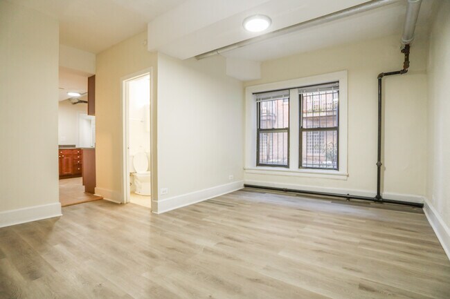 Foto del edificio - 7445 N Greenview Ave