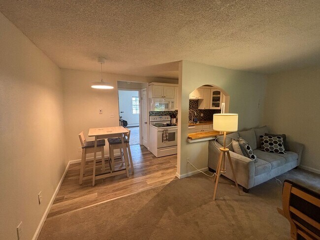 Building Photo - Jasmine Condos Updated 1 bd/1ba