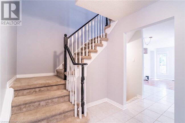 Building Photo - 4432 Vallence Dr