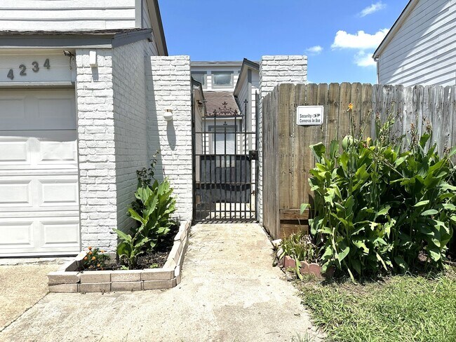 Building Photo - 4234 Willow Beach Dr