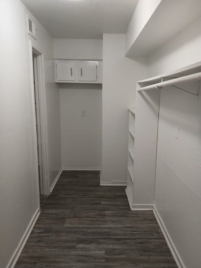 Vestidor de 2x2 - 74 Lyerly Place Apartments