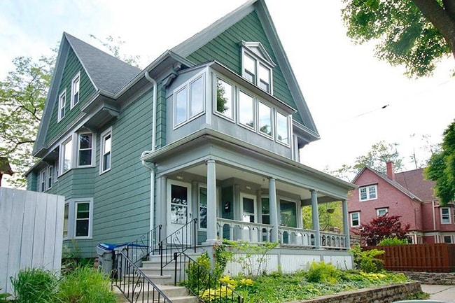 Building Photo - 2719 E Hartford Ave