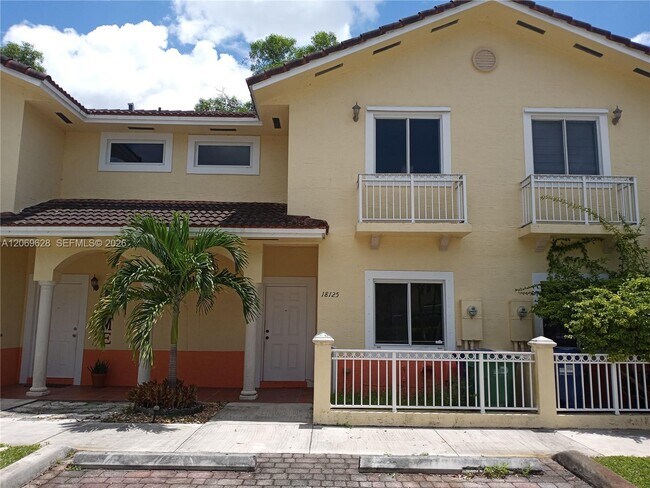 Foto del edificio - 18125 NW 74th Ct