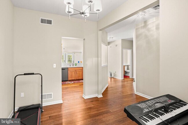 Building Photo - 2080 Deer Run Dr
