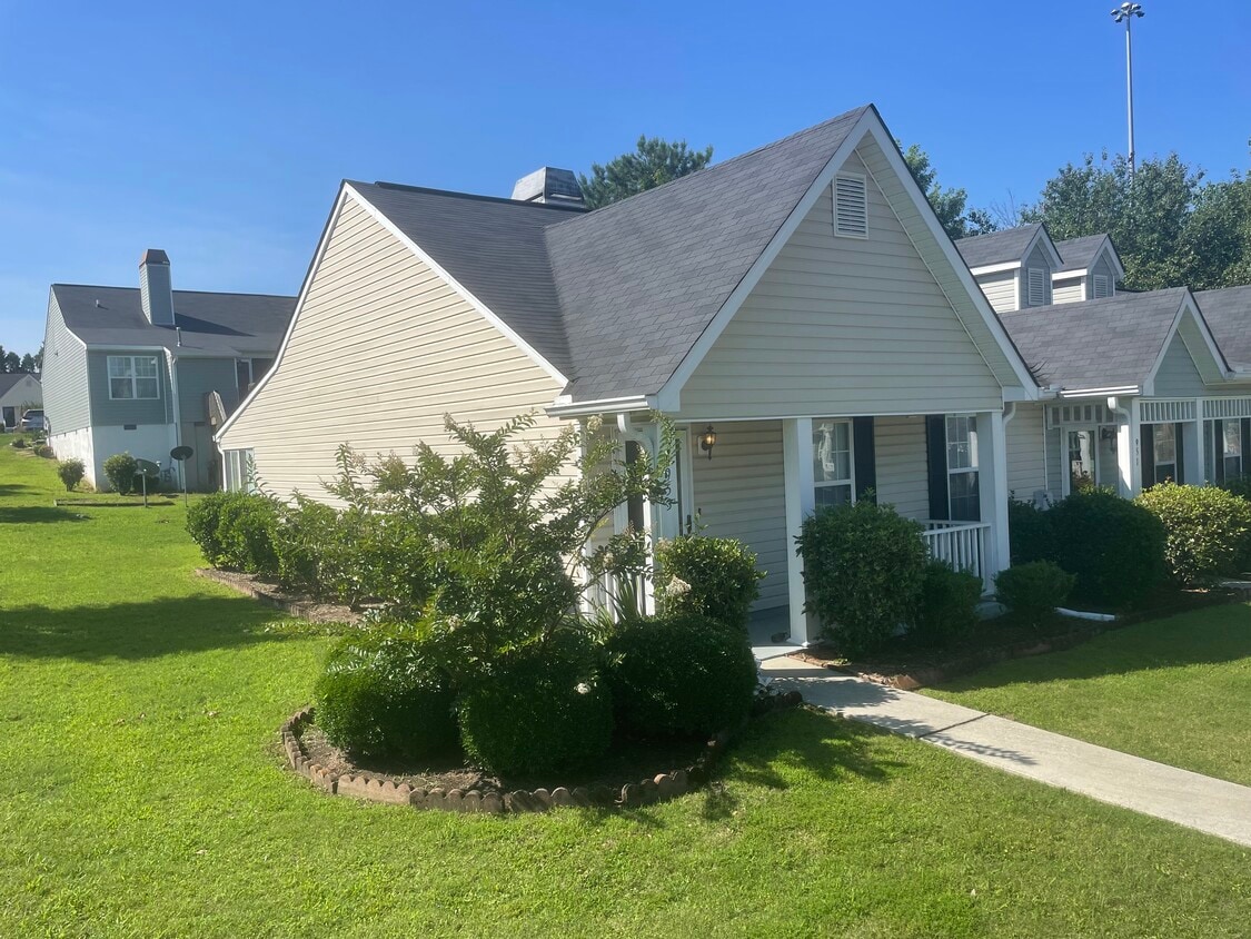 Primary Photo - 953 Greystone Ct