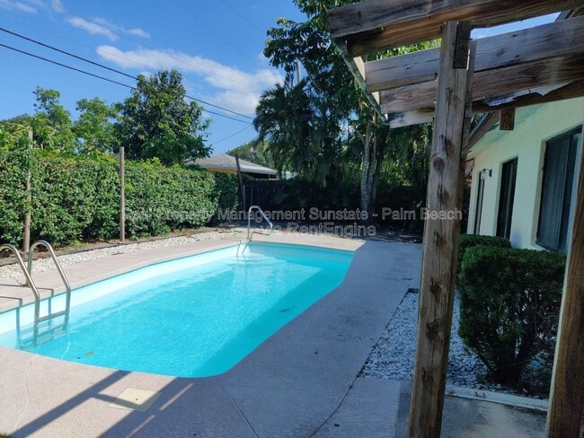 Photo - 609 White Water Dr House