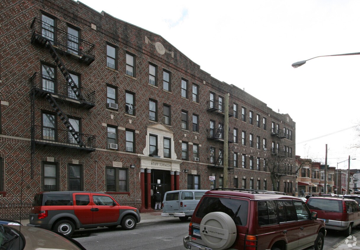Building Photo - 189-209 E 34th St