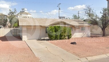 Building Photo - 726 E Vista Del Cerro Dr