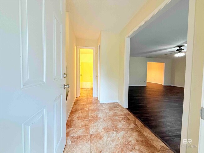 Foto del edificio - 233 Ridgewood Dr