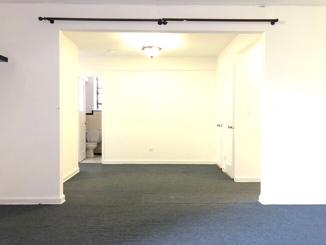 Building Photo - 85-14 Broadway