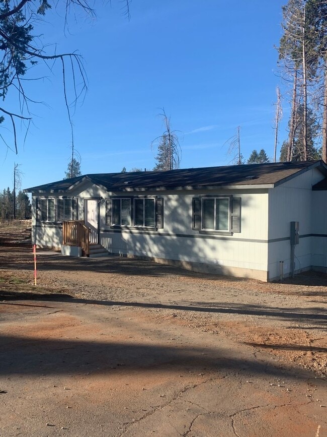 Building Photo - 13913 Carver Dr