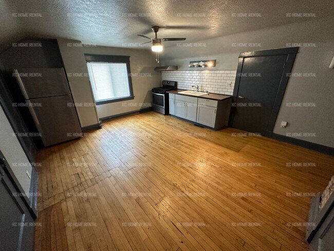 Foto del edificio - Nice 3 bed 1 bath condo unit in KCMO!