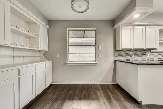 Foto del edificio - 5806 Everglade Rd