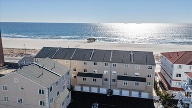 Building Photo - 422 Oceanfront