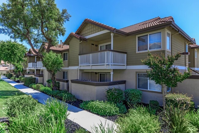 Building Photo - Woodland Hills