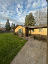 Building Photo - 497 NW Walnut Blvd