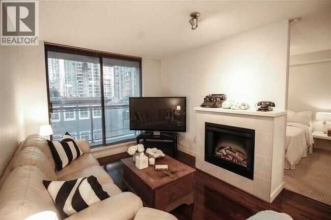 Building Photo - 538 Smithe St