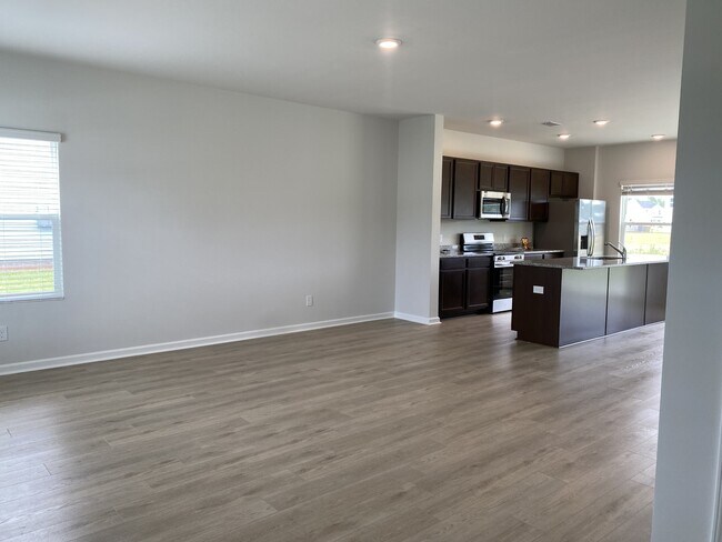 Building Photo - 105 Stillhouse Dr