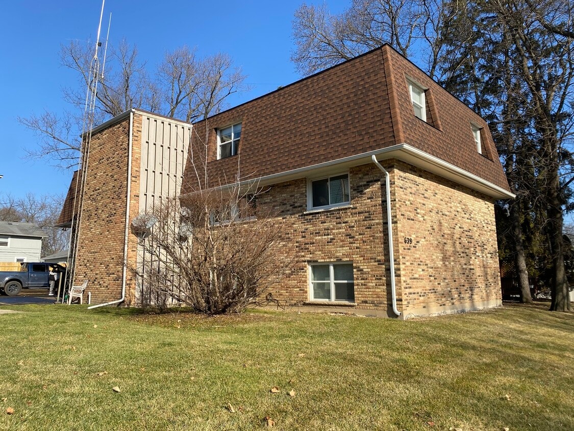 639 McHenry Ave Unit 3, Woodstock, IL 60098 Condo for Rent in