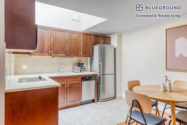 Building Photo - 488 7th Ave
