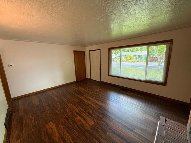 Building Photo - 5075 Lone Oak Rd SE