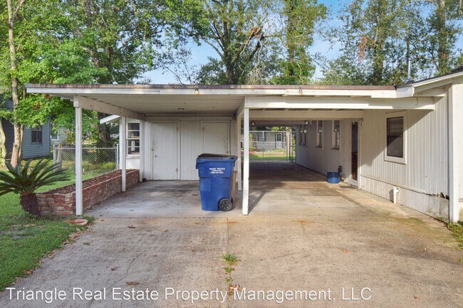 Building Photo - 3 br, 2.5 bath House - 104 Laurel St