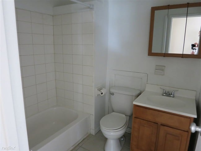 Building Photo - 206 Osborn St