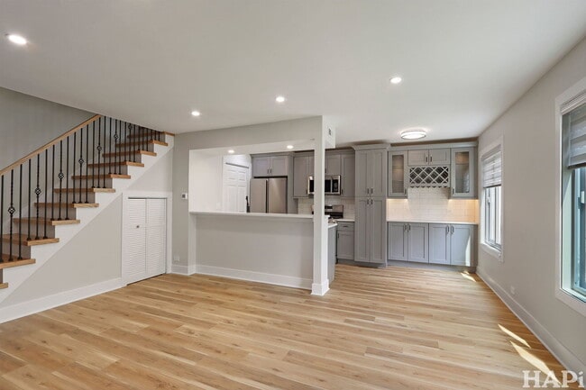 Building Photo - 1335 Cove Dr